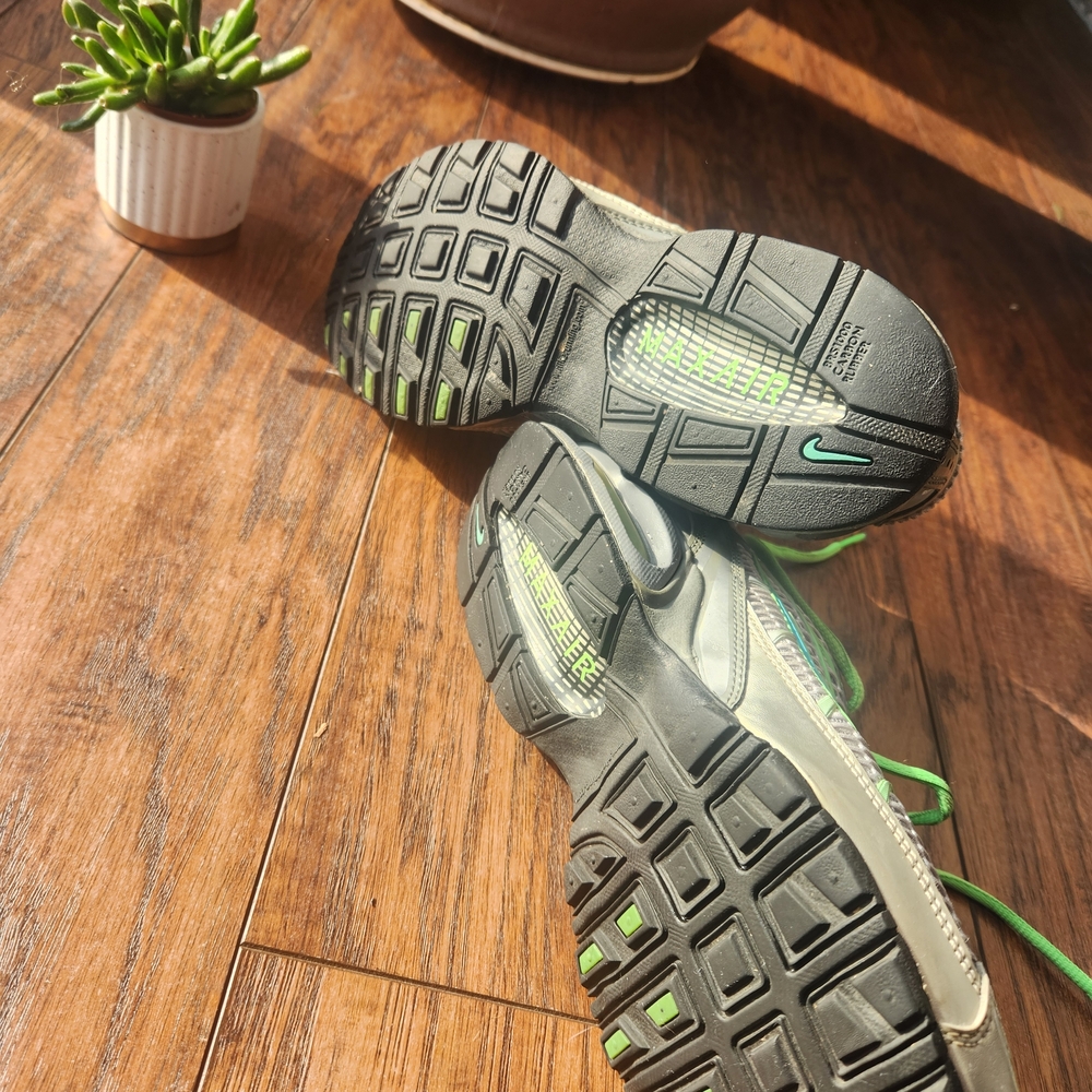 Nike Gray and Green Sneakers - Picture 2 of 4